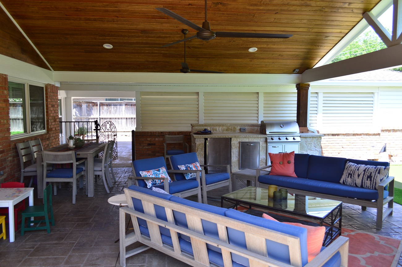spacious covered patio