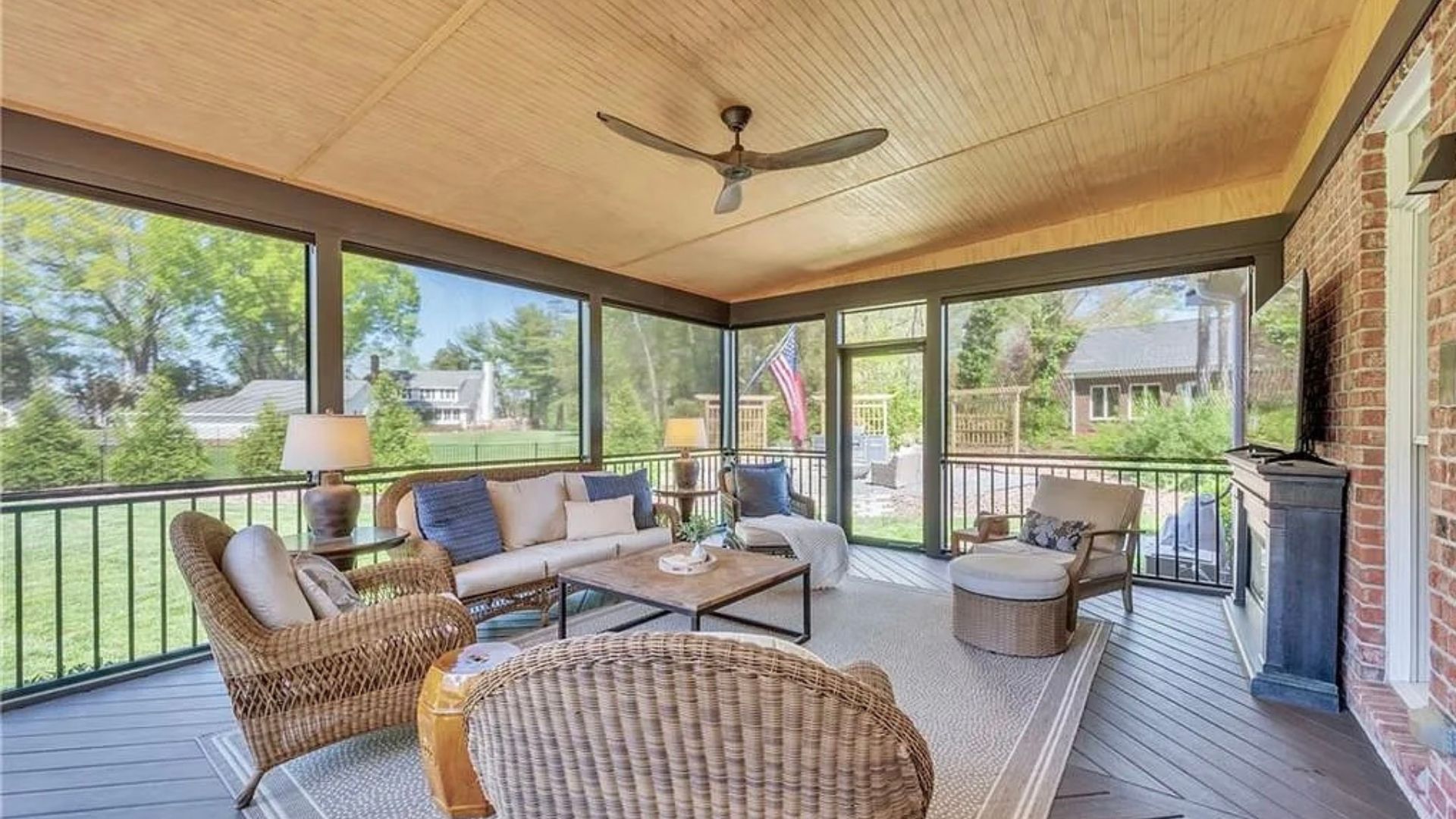 screened porch contractor