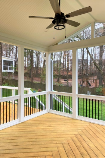 porch with ceiling fan