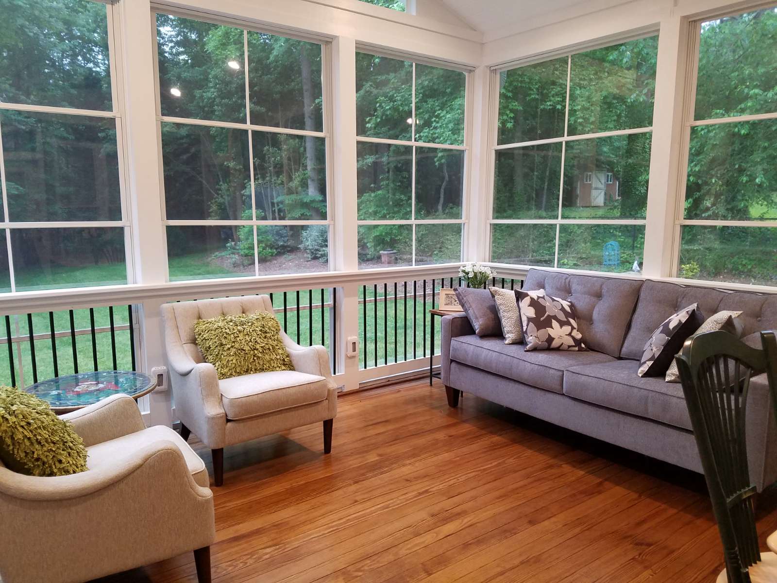 three season room with furniture