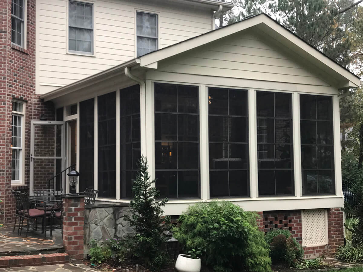Custom screen window in porch