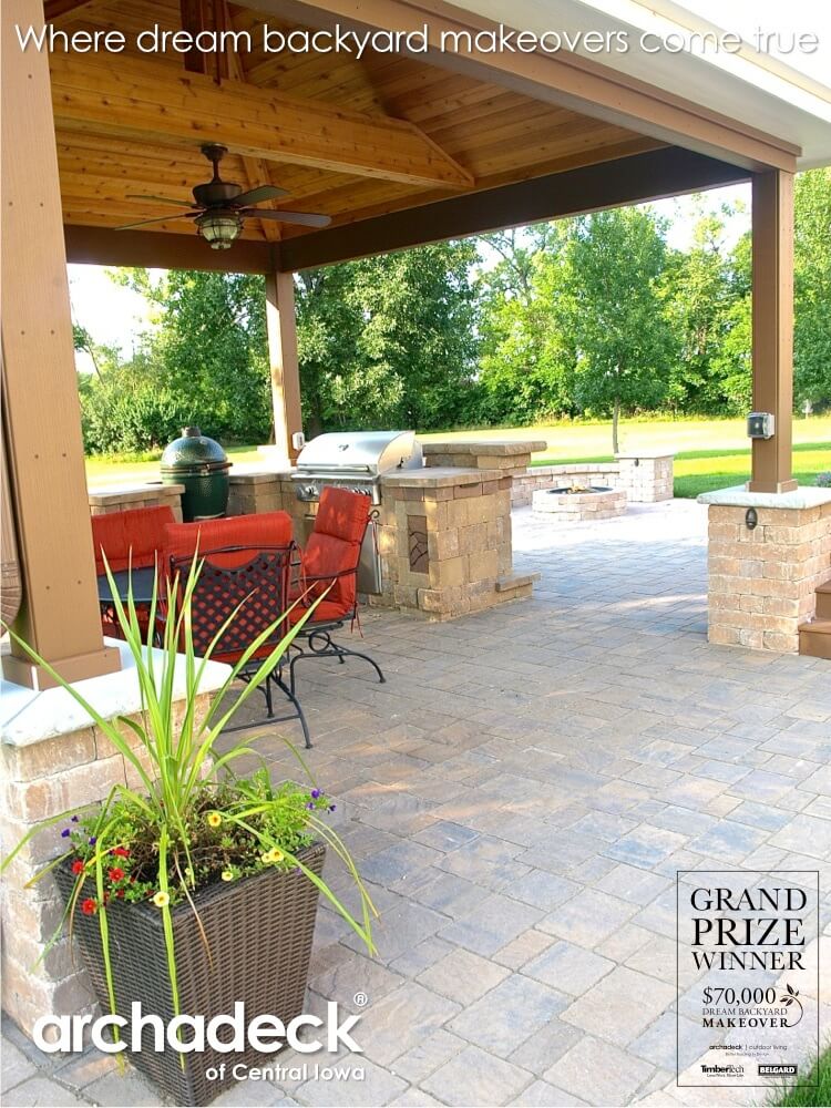 Covered Porch with outdoor kitchen