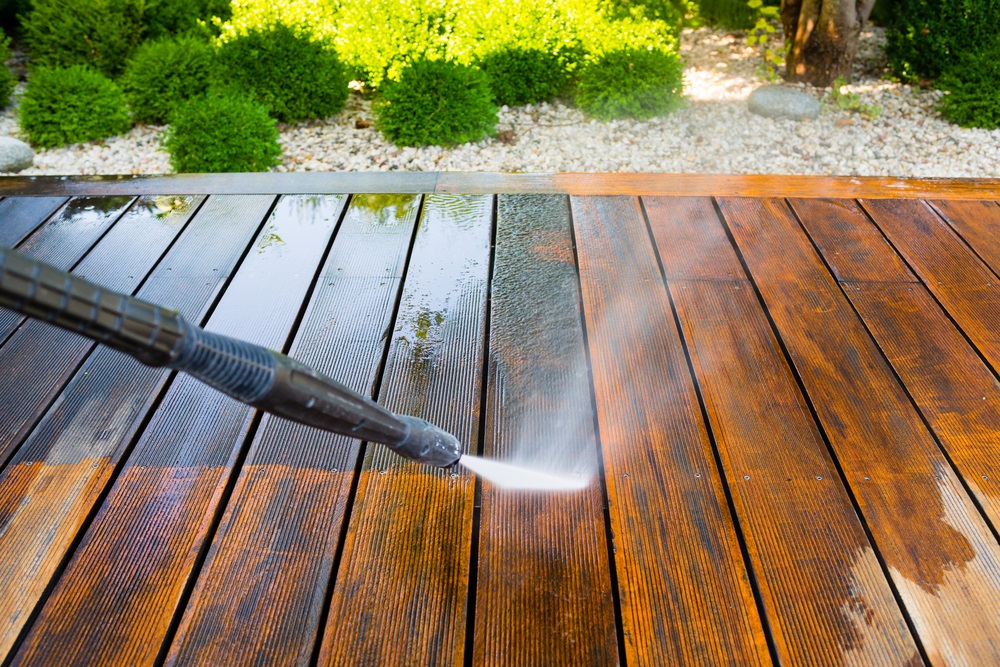 Deck Cleaning and Sealing