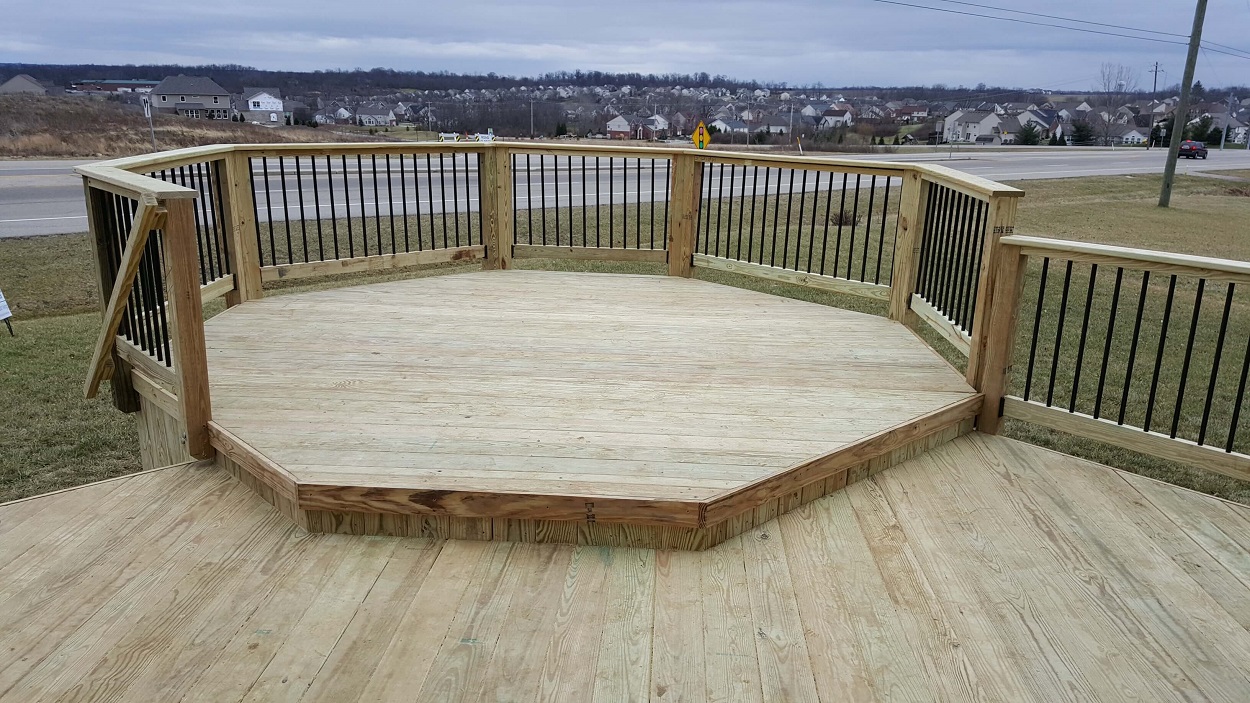 Multi-level deck