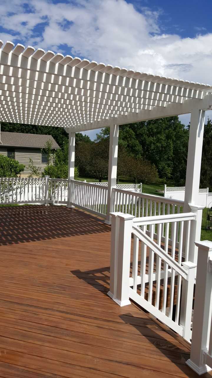 Stunning-deck-and-pergola-combination-in-Troy-OH-by-Archadeck