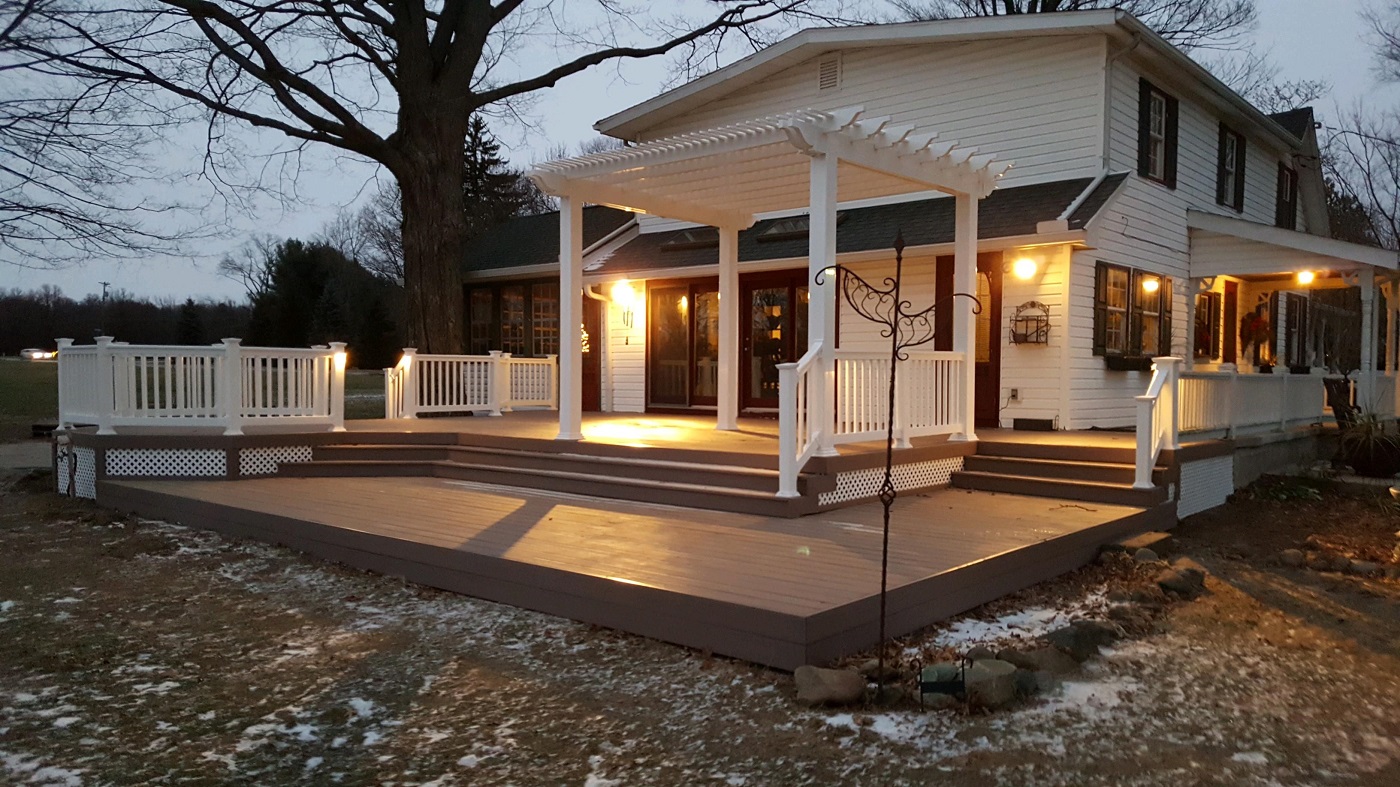 Custom-deck-and-pergola-in-Vandalia-OH