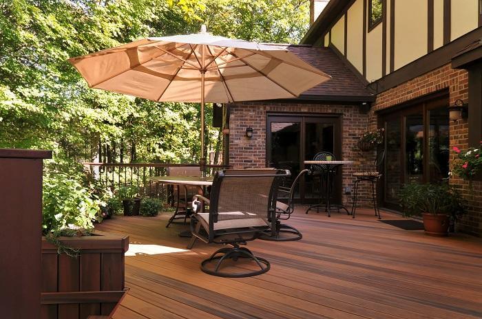 Deck seating area