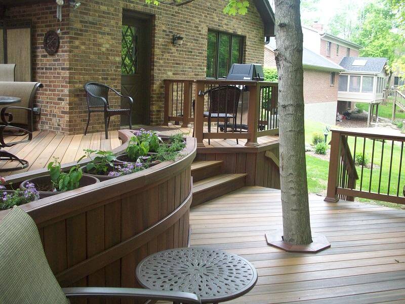 Multi-level deck