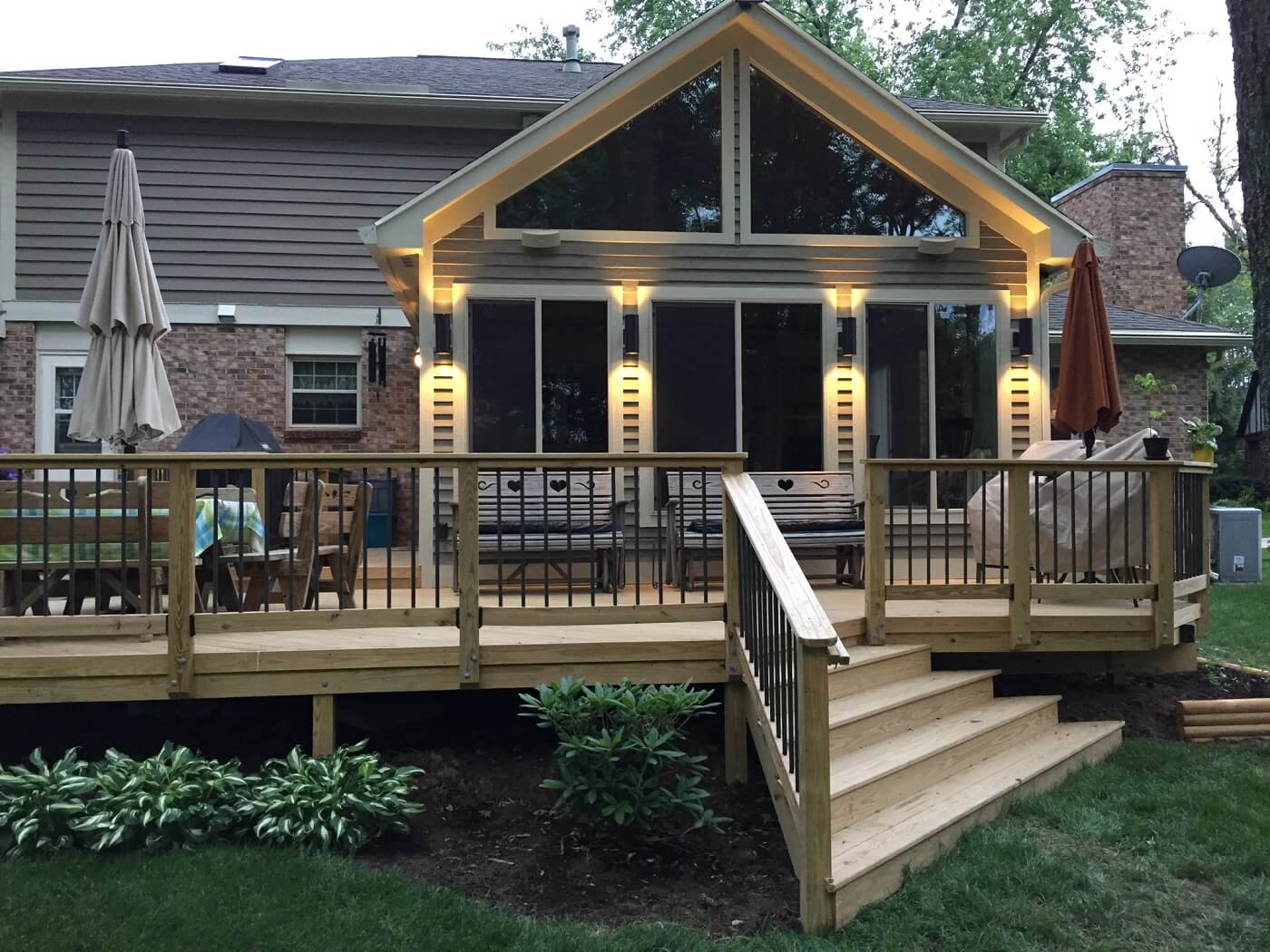 Unique sunroom and deck pairing