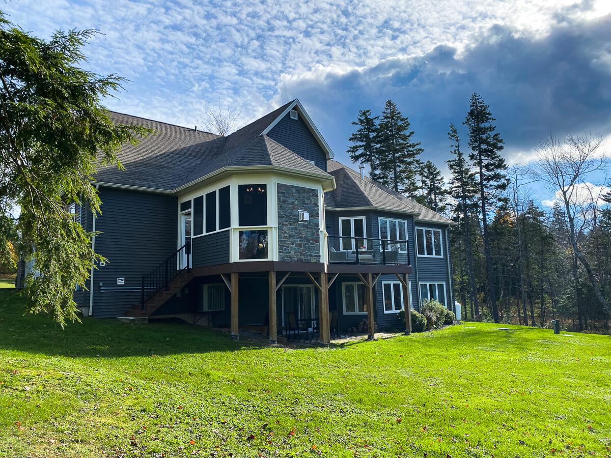 Composite Deck with Screened Room