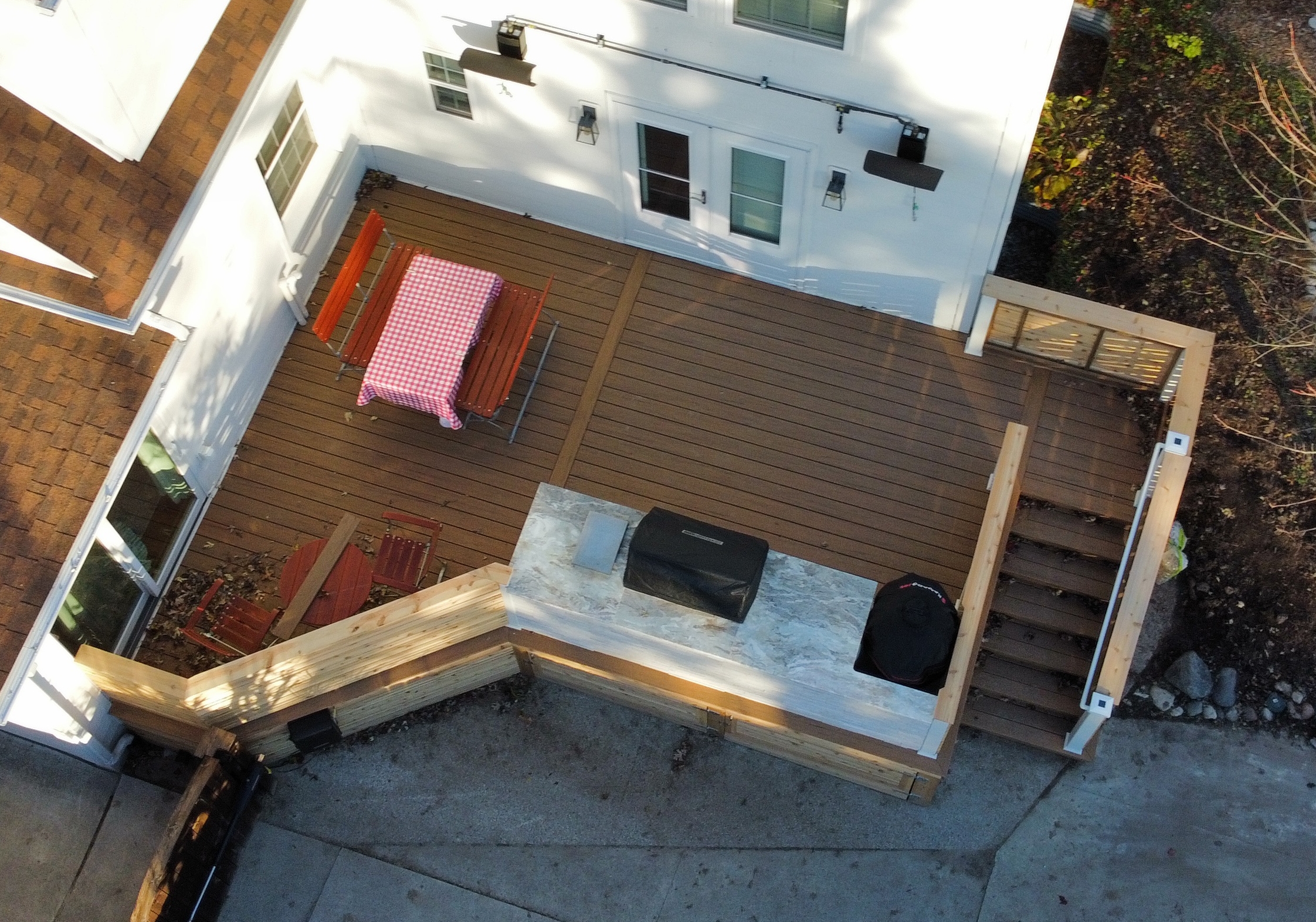 deck with cedar railing