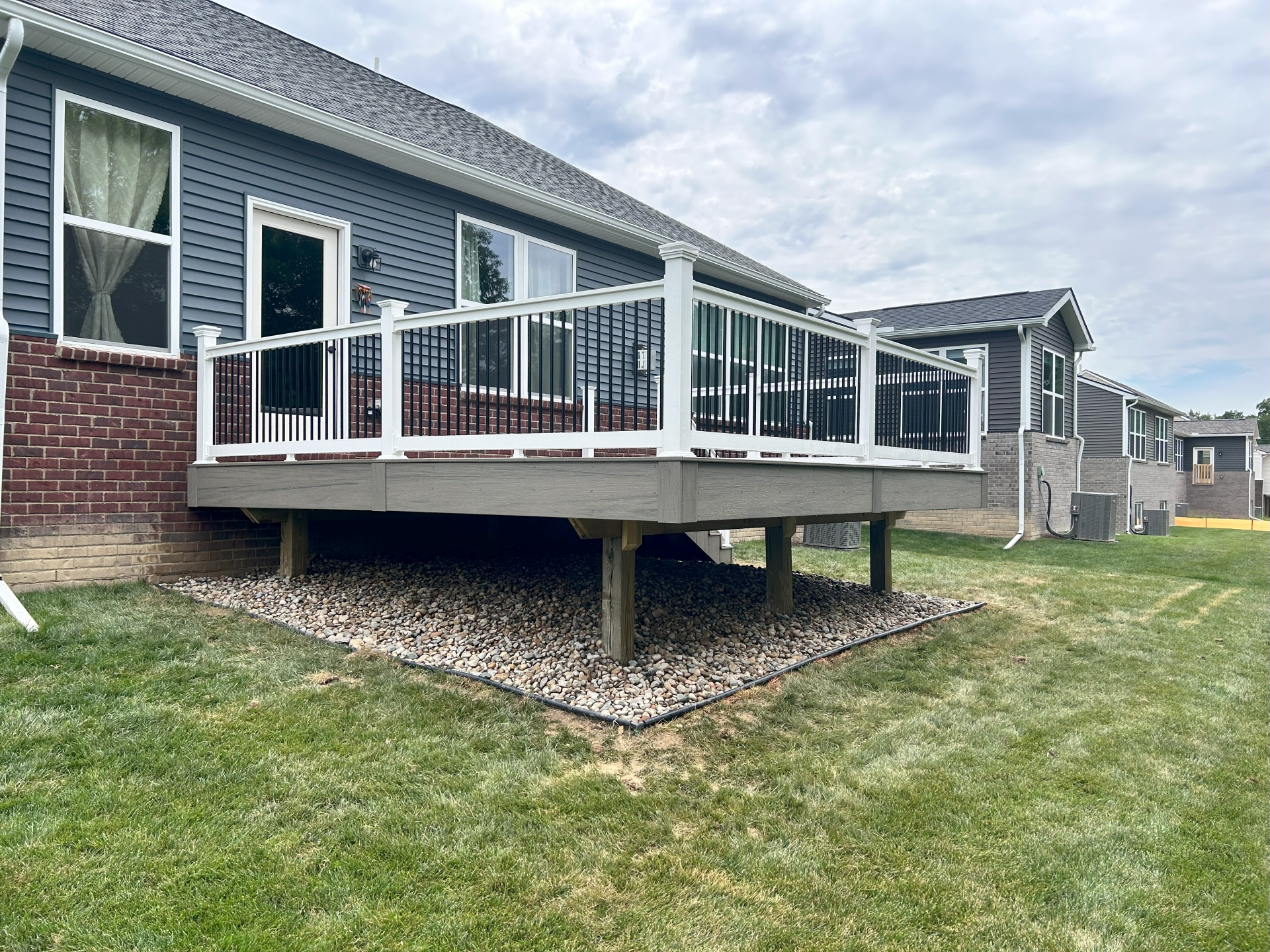 deck with railing