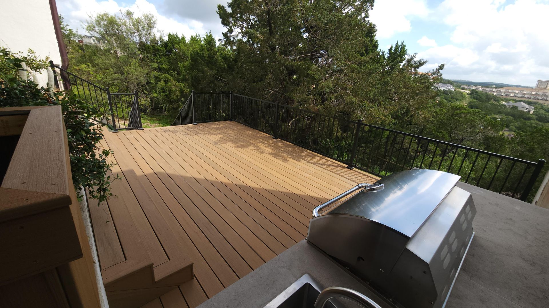 what is a deck builder?