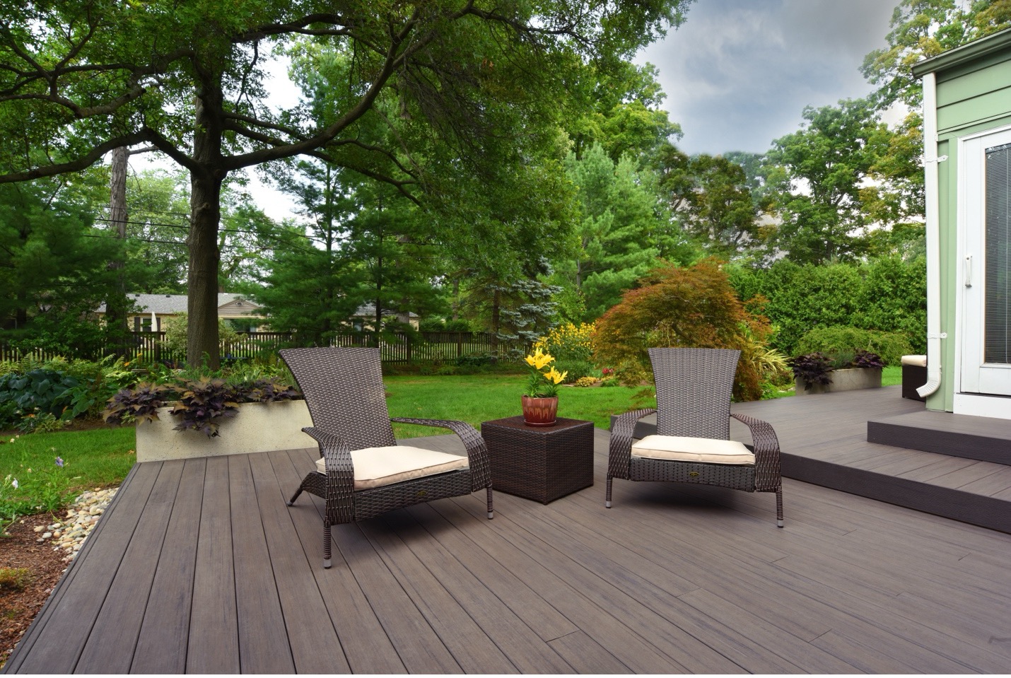 custom deck builders.