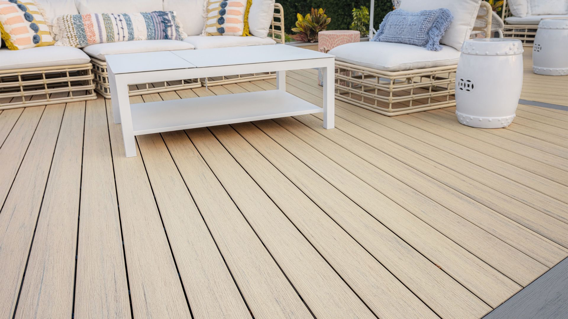 deck designs for smaller backyards