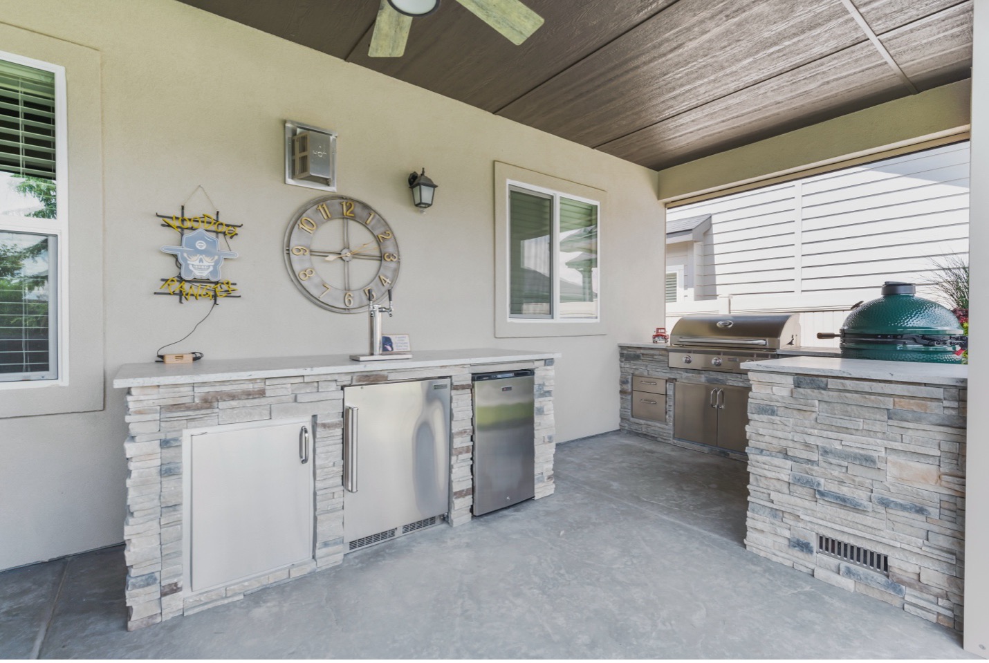 outdoor kitchen contractor