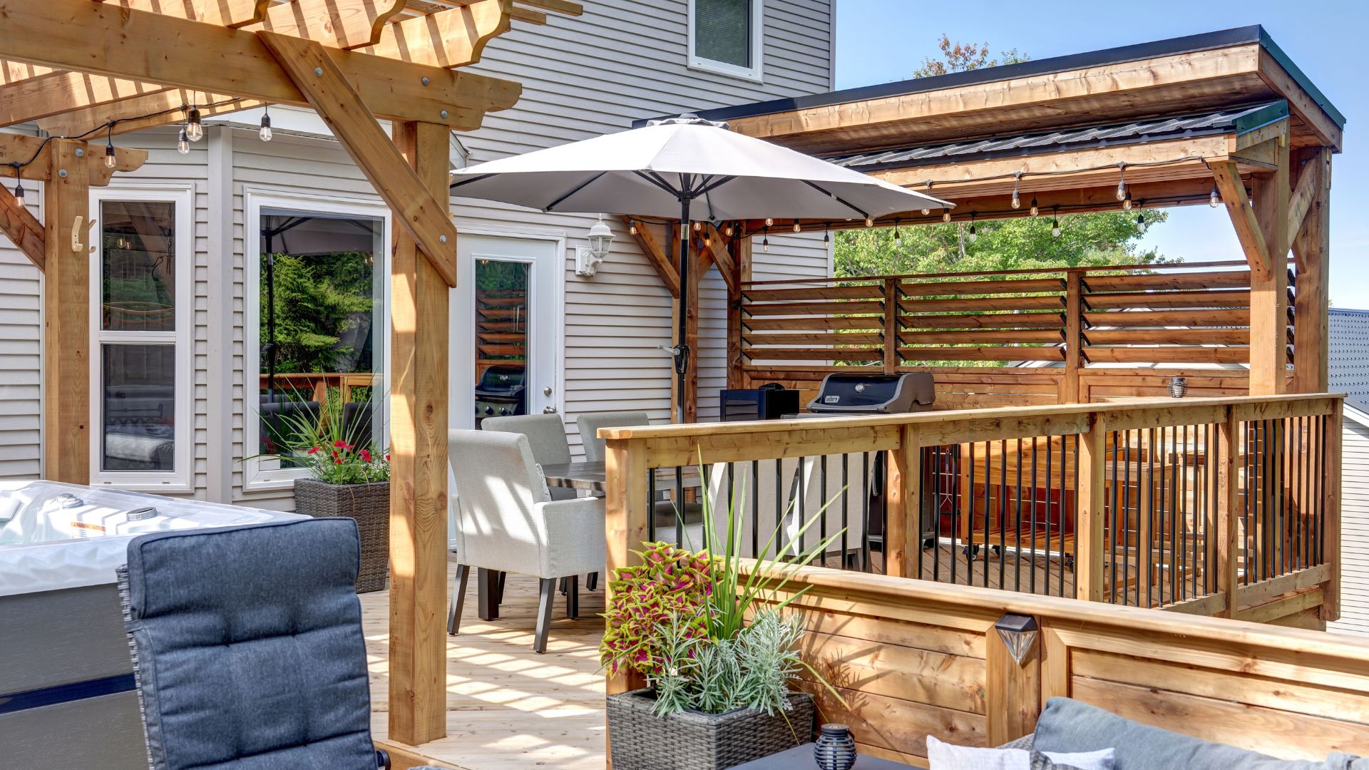 professional outdoor living space builders 