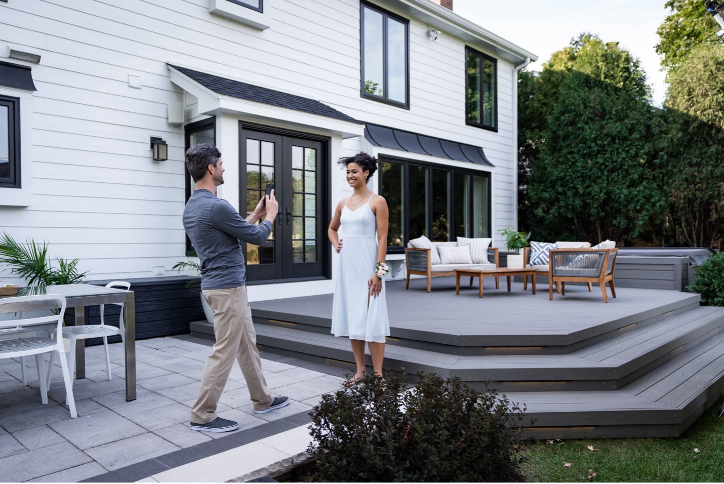 choosing the right size deck for your backyard