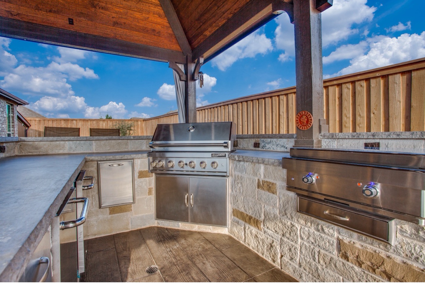 custom outdoor kitchens